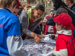 „Říkáme dost!“ V Liberci lidé demonstrovali proti testování a očkování dětí