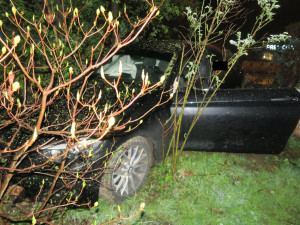 Řidič havaroval v centru Jablonce. Z místa utekl, hledá ho policie