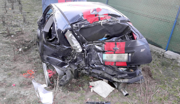 Způsobil vážnou nehodu, mladé spolujezdkyně mohou mít doživotní následky. Jel jako formule, řekl svědek