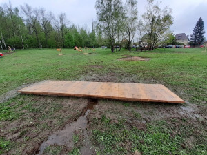 Nové tůně, stromy i trvalky. Louka za Hokejkou se proměnila