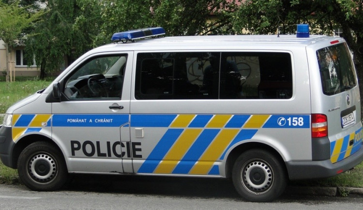 Řidič na přechodu ve Vratislavicích srazil ženu. Policisté hledají svědky