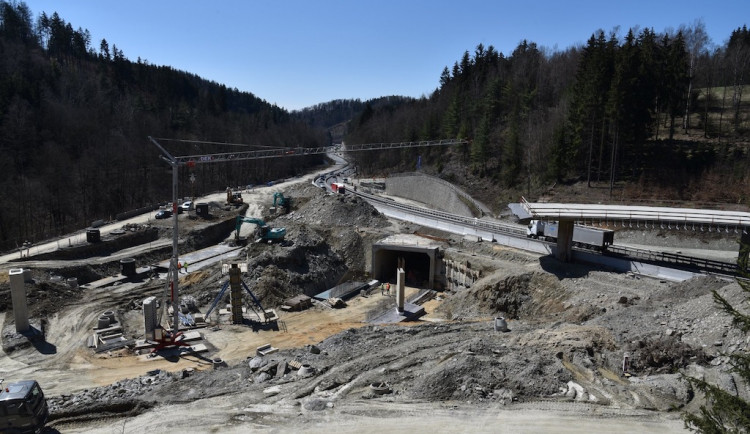 Největší komplikace čekají řidiče v Libereckém kraji na hlavních tazích