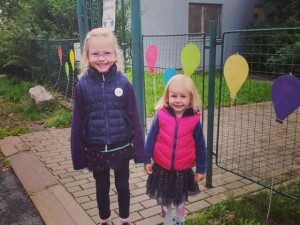 Tříletá Viktorka má za sebou čtyři operace srdce a naději na plnohodnotný život. Rodina za to vděčí českým kardiochirurgům