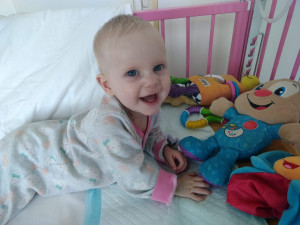 Tříletá Viktorka má za sebou čtyři operace srdce a naději na plnohodnotný život. Rodina za to vděčí českým kardiochirurgům