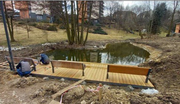 Zahrady tří domovů pro seniory prokouknou. Přibudou v nich stromy i vodní prvky