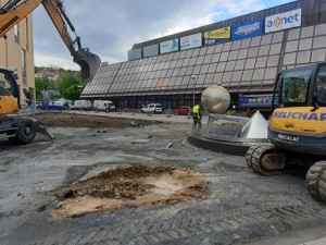 Zelenější centrum Liberce. Před kulturákem vysadí dvanáct platanů