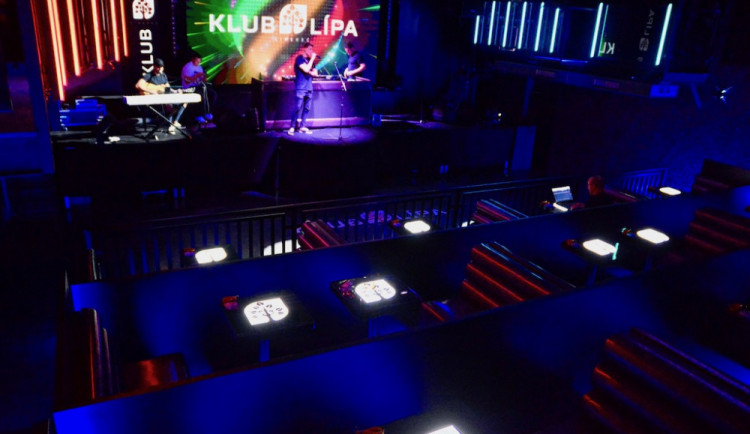 Obludný hybrid, říká k otevření klubů a diskoték provozovatel čtyř libereckých podniků
