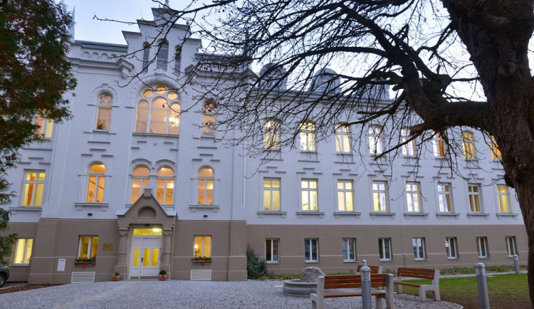 Liberecký hospic nakoupí díky finančnímu daru dvě polohovací lůžka