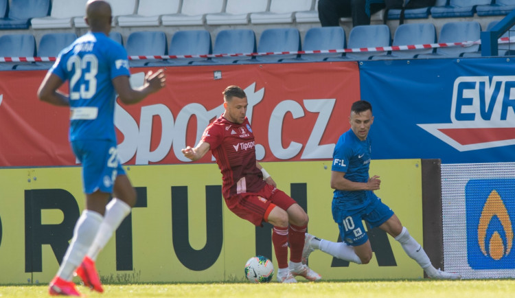 Slovan na závěr ligové sezony podlehl Olomouci 1:2 a obsadil šesté místo. Poháry nebudou