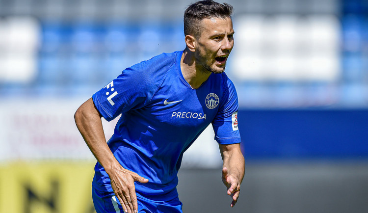 Pešek opouští Slovan, na tři roky se upsal Spartě