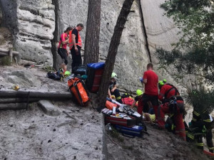 Po pádu z Dívčí skály se zranila lezkyně, selhalo ji jištění