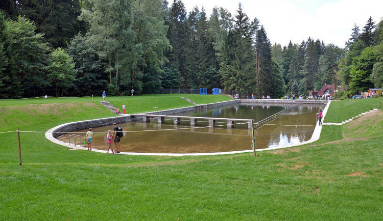 Na Lesáku začne koupací sezóna. V sobotu ji zahájí hromadným skokem do vody