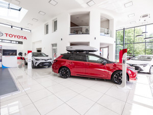Společnost Autosalon KP Plus otevřela nový autosalon Toyota v Londýnské ulici