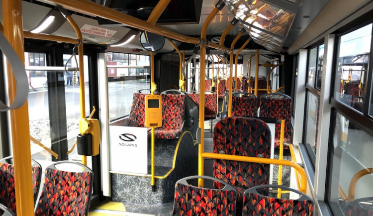 Do Nisy už jen autem? Linka 500 prakticky přestala do obchodního centra jezdit