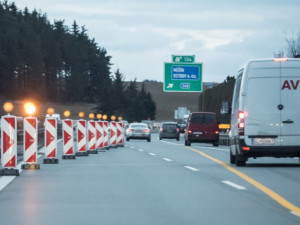 Řidiči v Česku zaviní ročně desítky nehod u prací na dálnicích