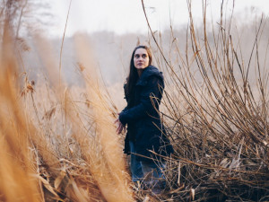 Mladí filmaři z FAMU natáčí snímek s Judit Bárdos. Kvůli koronaviru shání finance na dotočení