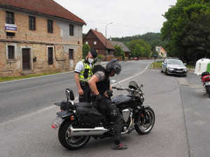 Špatný stav vozidla a nedovolená rychlost. Policisté kontrolovali motorkáře