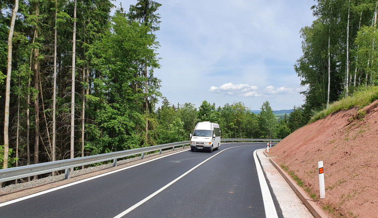 Skončila rekonstrukce silnice na Cimbál u Semil. Náklady přesáhly 126 milionů