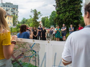 Nehandlujte. Řešte! Před Krajským úřadem demonstrovali odpůrci Turówa, přišlo jich jen pár