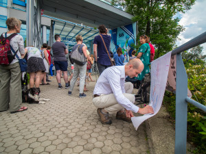 Nehandlujte. Řešte! Před Krajským úřadem demonstrovali odpůrci Turówa, přišlo jich jen pár