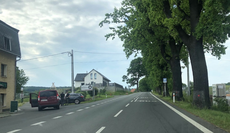 Zpomalte, varovaly řidiče ve Studánce nové značky. Teď jsou pryč