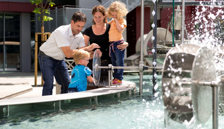 Návštěvnost turisticky oblíbených míst poznamenala koronakrize, provozovatelé nyní lákají na novinky