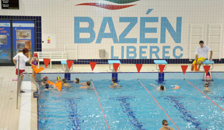 Na pokrytí nákladů dostane provozovatel bazénu v Liberci od města přes tři miliony