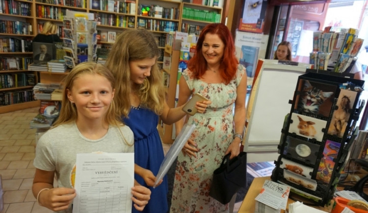 Co za vysvědčení? Knihu na prázdniny se slevou