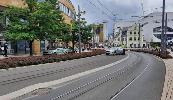 Anonym pohrozil výbuchem v budově Seznamu. Pyrotechnici prohledávají všechny pobočky