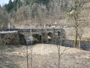 Sto padesát let starý kamenný most přes Jizeru v Poniklé půjde k zemi, nahradí ho betonový