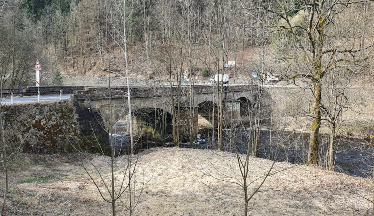 Demolice mostu přes Jizeru v Poniklé zkomplikuje od pátku dopravu na Semilsku