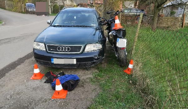 Bez helmy a pod vlivem alkoholu. Nehoda motorkáře na Rychnovsku skončila tragicky