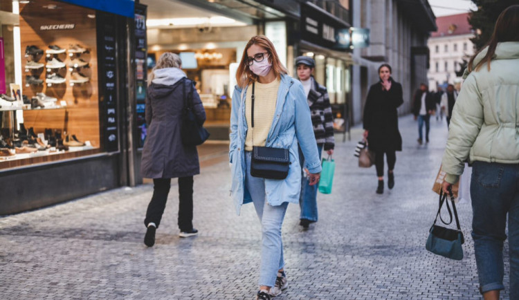 PRŮZKUM: Na 61 procent Čechů nemuselo během pandemie čerpat peníze z rezerv