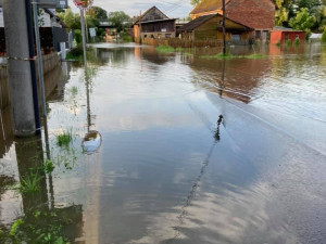 Hasiči kvůli dešťům zasahovali u více než 140 událostí. Evakuovali desítky obyvatel Písečné