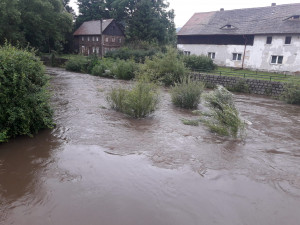 Hasiči kvůli dešťům zasahovali u více než 140 událostí. Evakuovali desítky obyvatel Písečné