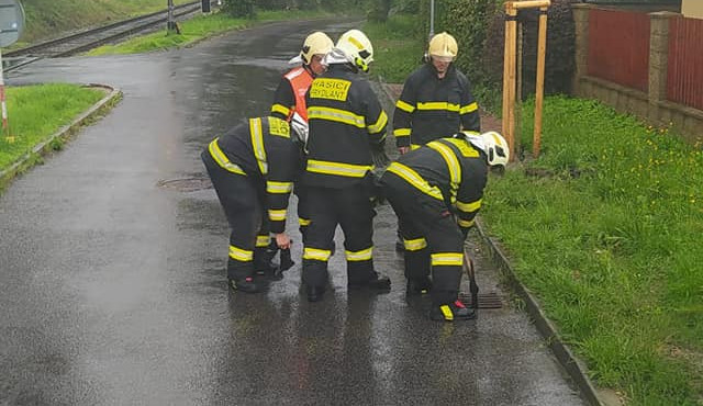 Hasiči kvůli dešťům zasahovali u více než 140 událostí. Evakuovali desítky obyvatel Písečné