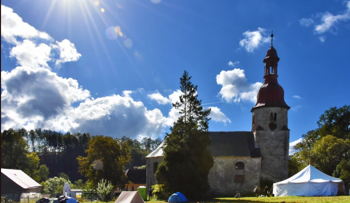 Chátrající kostel v Horním Vítkově opět ožije festivalem KUKOKLI
