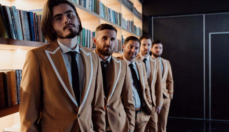 Nový singl Meredith Hunter. Klip pro Lovers and Liars se natáčel v libereckém hotelu