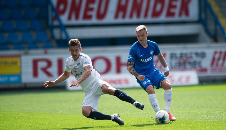 První zápas nové ligové sezony Slovanu nevyšel. V sestavě nastoupilo několik nováčků, utkání pak po půlhodině rozhodl slovácký veterán Petržela. Liberec v dalším kole hraje opět doma, přivítá pražskou Spartu.