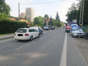 Řidič vjel do protisměru a srazil se s protijedoucím vozem. Údajně kvůli zdravotním problémům