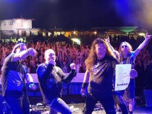 Na Těla, De Bill Heads nebo skotský rock do Zásady