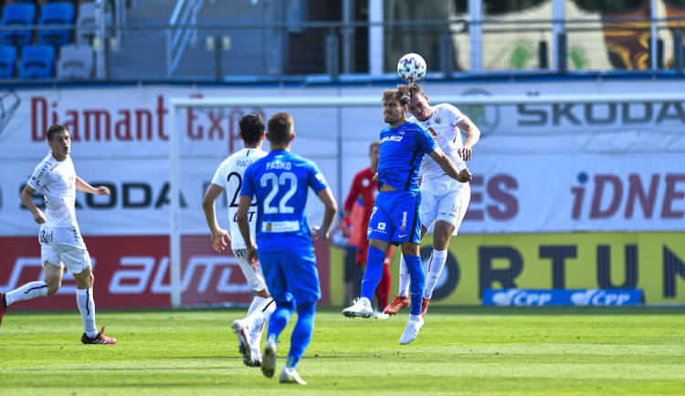 Nadějné vedení Slovan neudržel. Po hodinovém oslabení v Hradci remizoval 1:1
