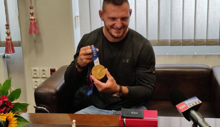 size4-16285096619511-139-size4-16281763020413-152-namesti-ve-zlatem-lesku-jihlava-vitala-dvojnasobneho-olympijskeho-viteze-lu