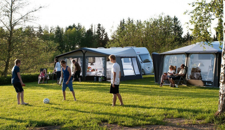 Lidé nejezdí, jako v minulých letech. Letošní sezona pro kempy bude zřejmě průměrná