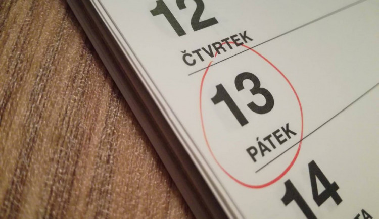 Dnes je pátek třináctého. Je třeba se skutečně bát smůly a neštěstí?