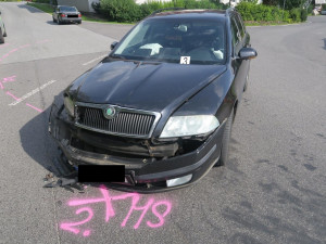 Nedal přednost řidičce jedoucí na Bedřichov. Při střetu se zranila nezletilá dívka