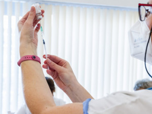 Očkování ve vyloučených lokalitách kraje zajistí od zítřka mobilní tým