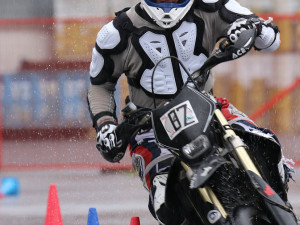 Motorkáři můžou otestovat své schopnosti a zdokonalit se. Moto Gymkhana míří do Liberce
