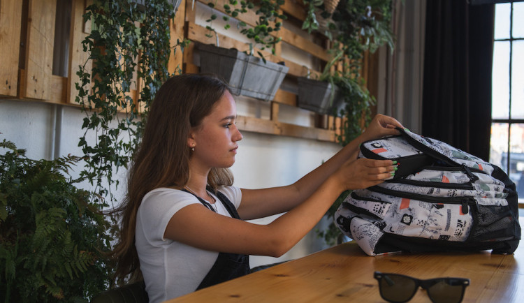 Blíží se školní rok. Jak vybrat správný batoh? Bagmaster sází na kvalifikované zdravotní posudky a tři roky záruky