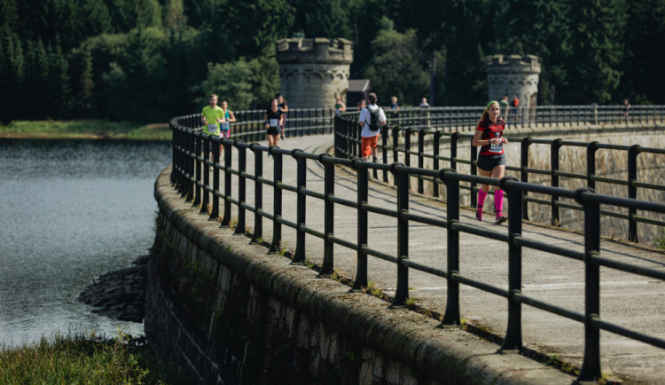 Rekonstrukce hráze přehrady v Bedřichově se po dvou letech blíží k závěru. Hotovo má být v říjnu